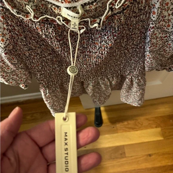 🤎 Smocked Fitted Floral Blouse - Picture 7 of 10